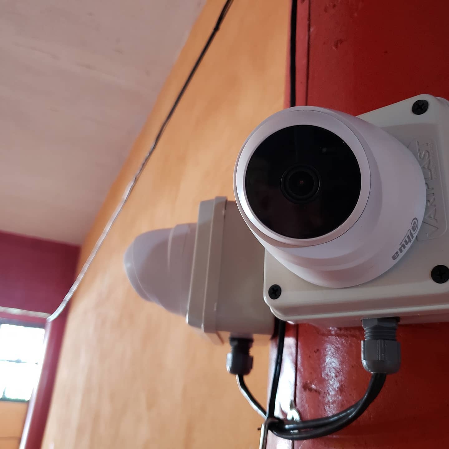 Cámara de seguridad Dahua para interiores de casas y negocios